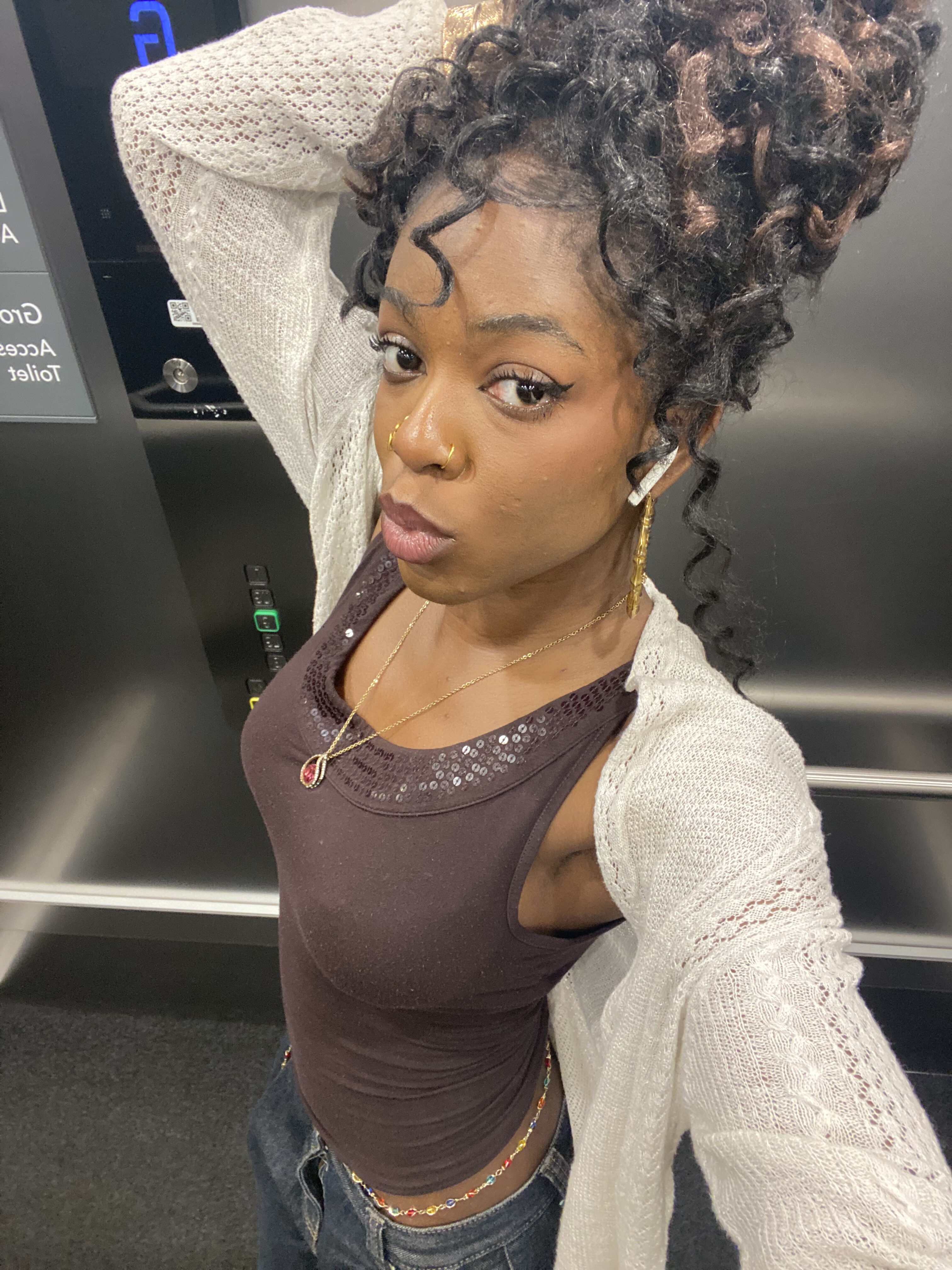 How to actually develop your personal style part 2 oft aesthetic outfit featuring baggy straight-leg pleated jeans, a brown sparkly neckline top, and a white long cardigan