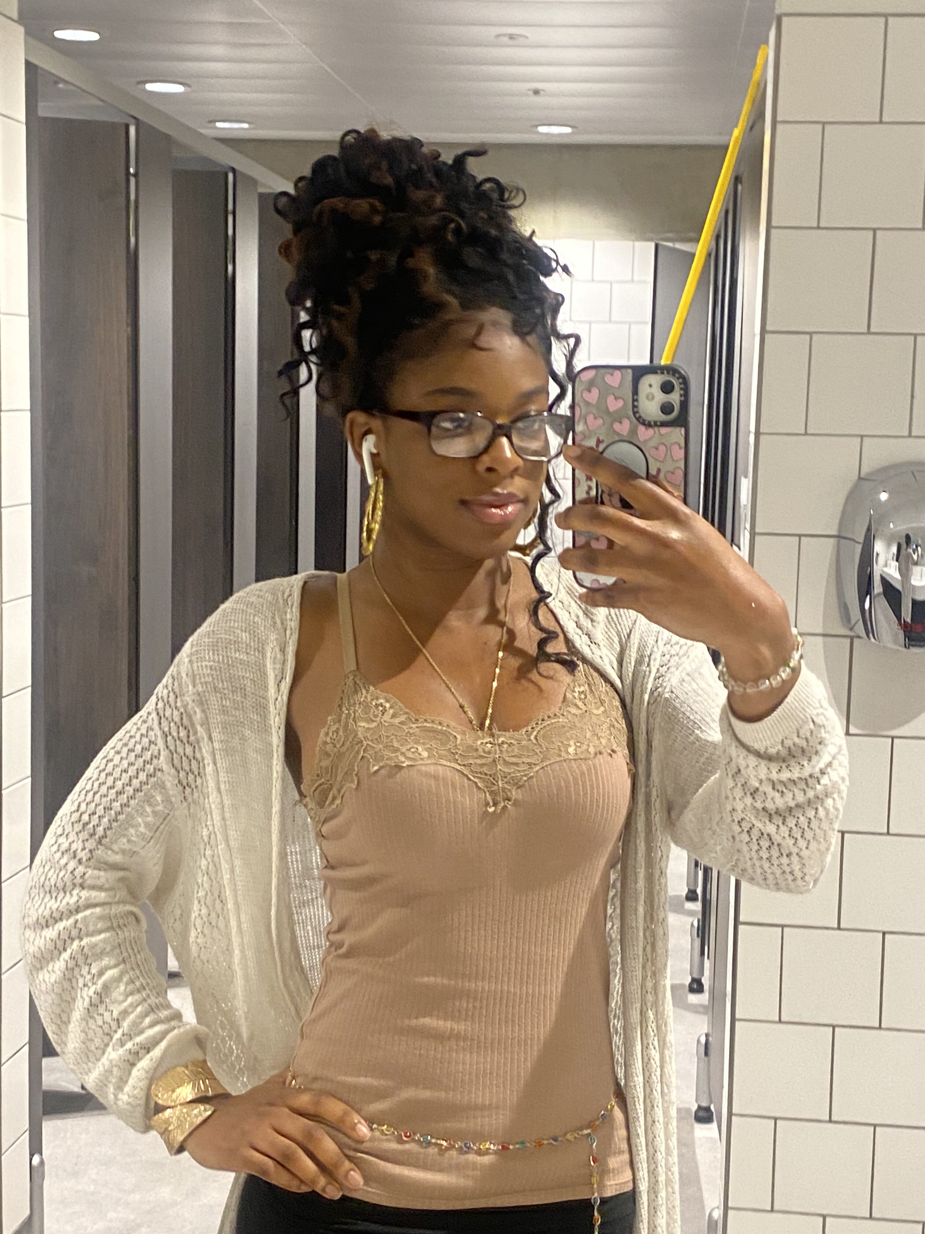 How to actually develop your personal style part 2 Elegant neutral-toned outfit with black flare trousers, a beige lace vest, and a white long cardigan